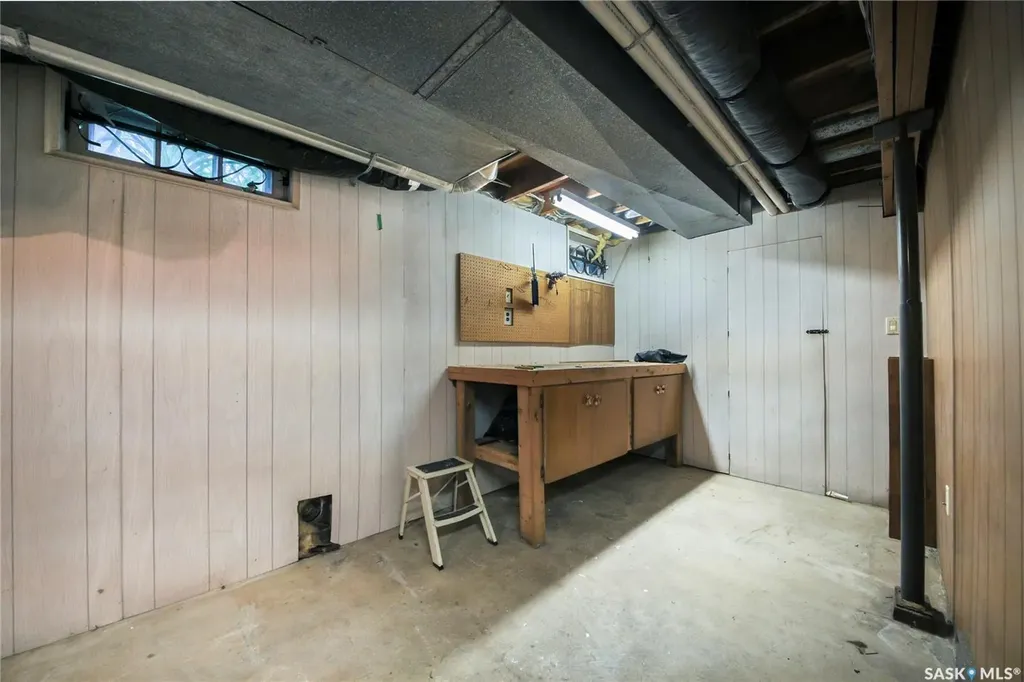 1313 N Avenue S Saskatoon SK S7M 2R2