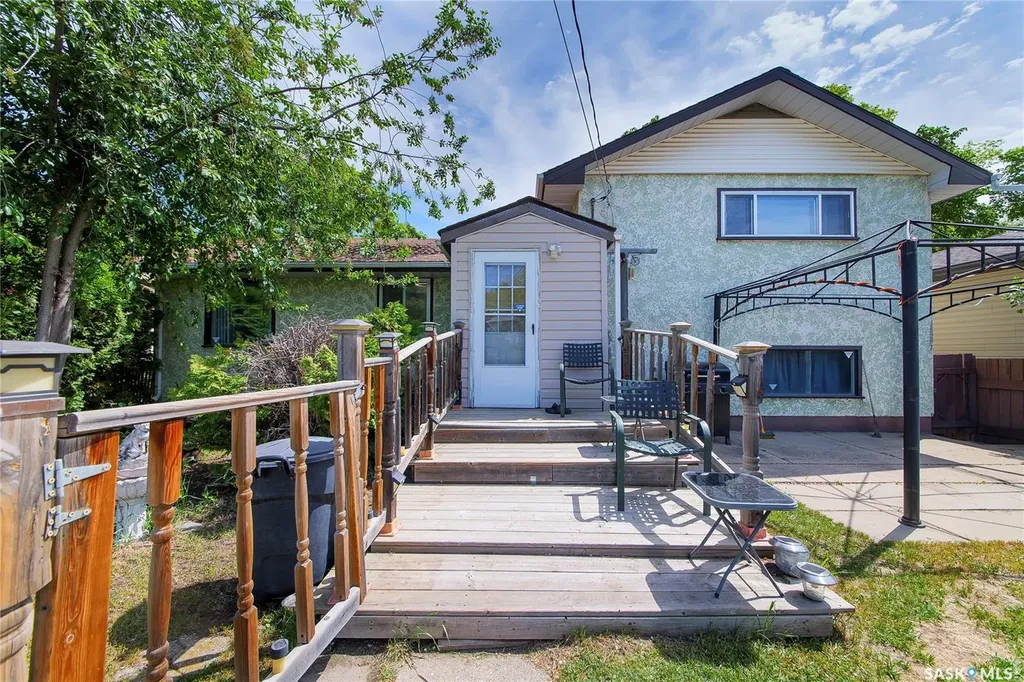1313 N Avenue S Saskatoon SK S7M 2R2