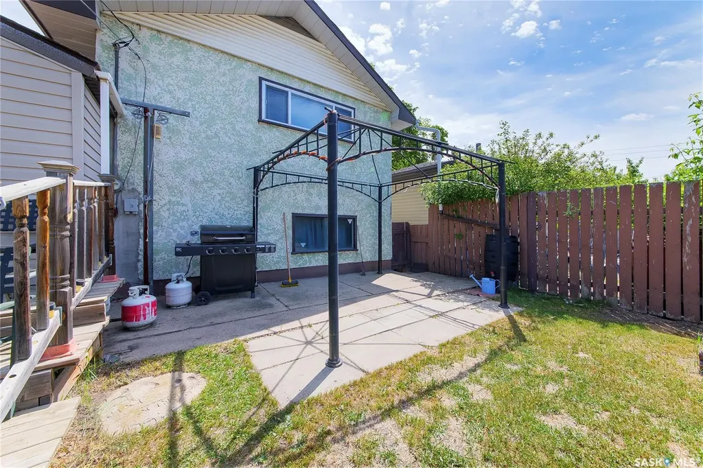1313 N Avenue S Saskatoon SK S7M 2R2