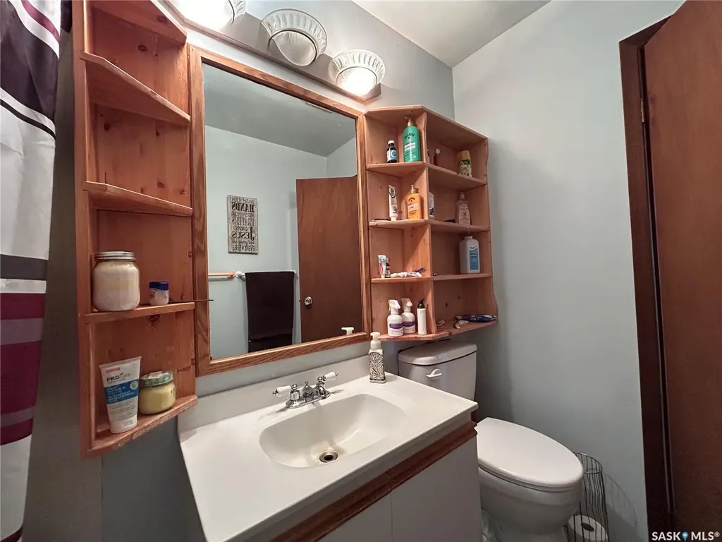 829 King Street Estevan SK S4A 1L2