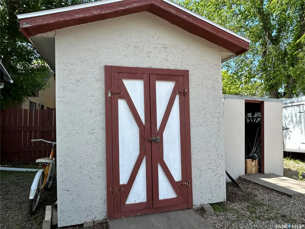 829 King Street Estevan SK S4A 1L2