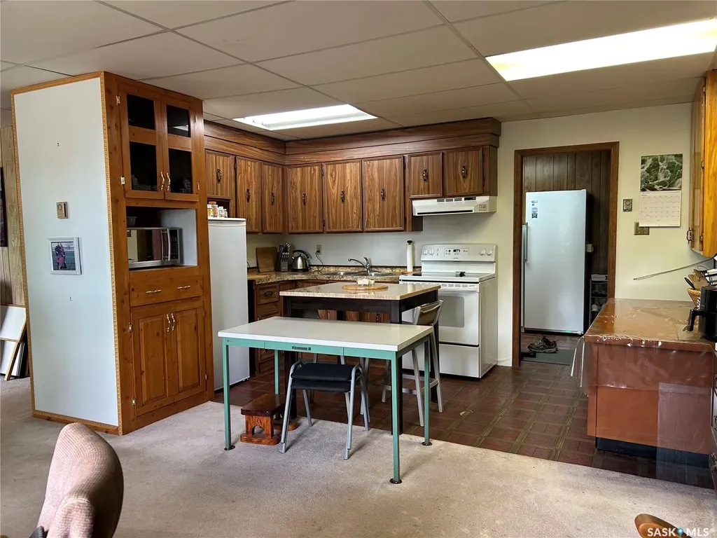 829 King Street Estevan SK S4A 1L2