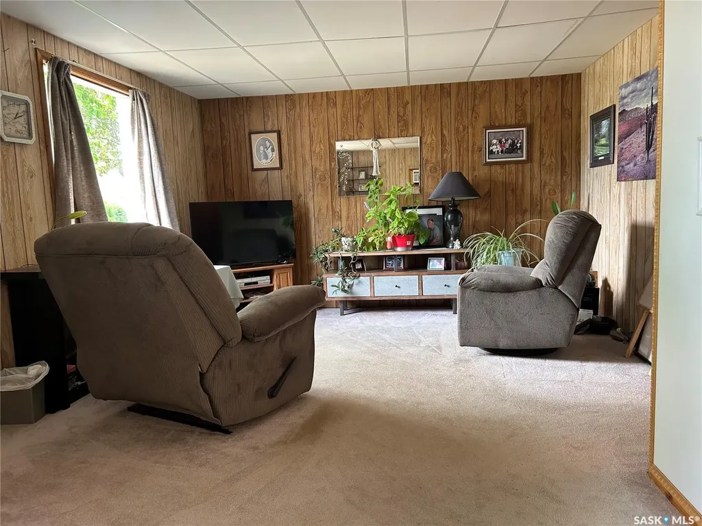 829 King Street Estevan SK S4A 1L2