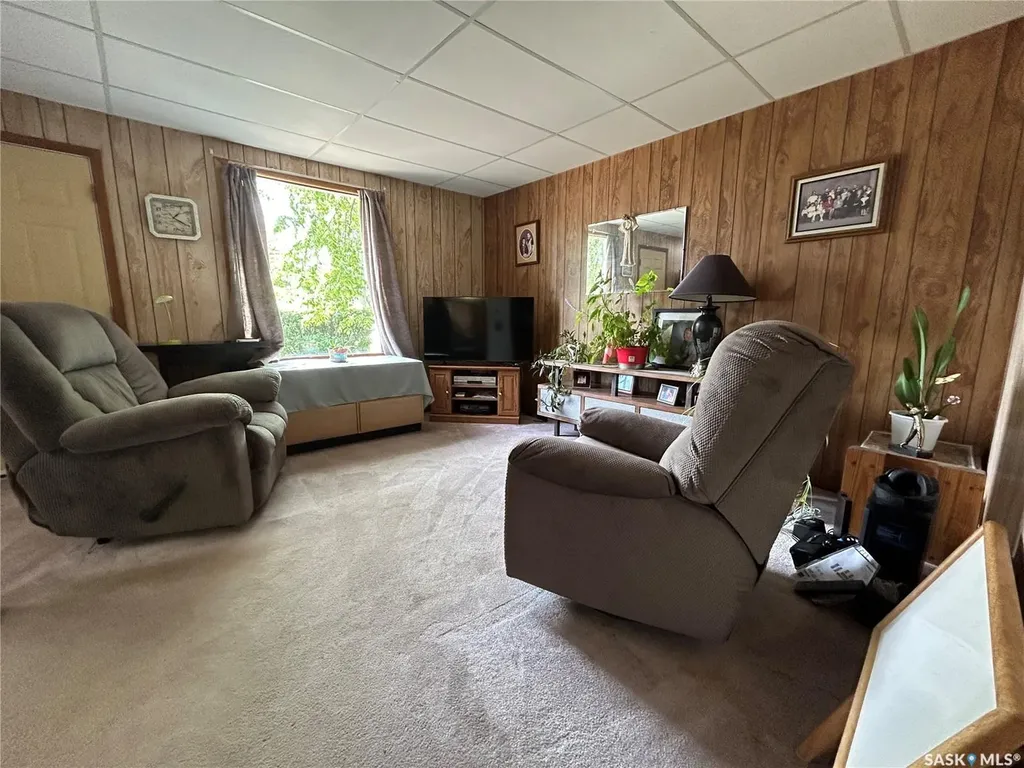 829 King Street Estevan SK S4A 1L2