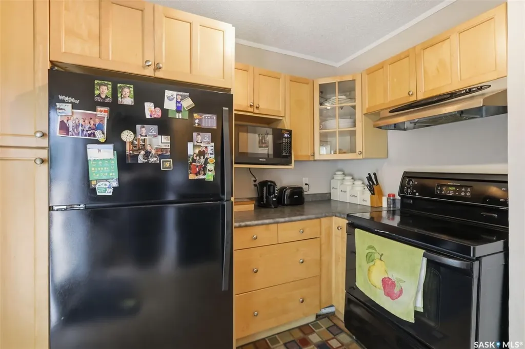 413 26th Street W Saskatoon SK S7L 0J1