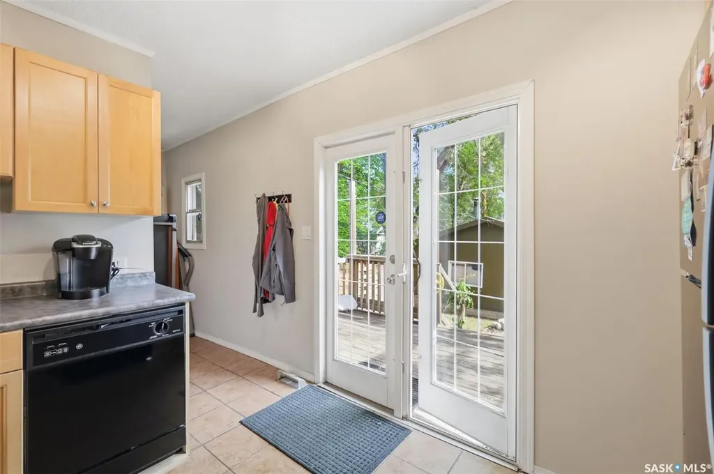 413 26th Street W Saskatoon SK S7L 0J1