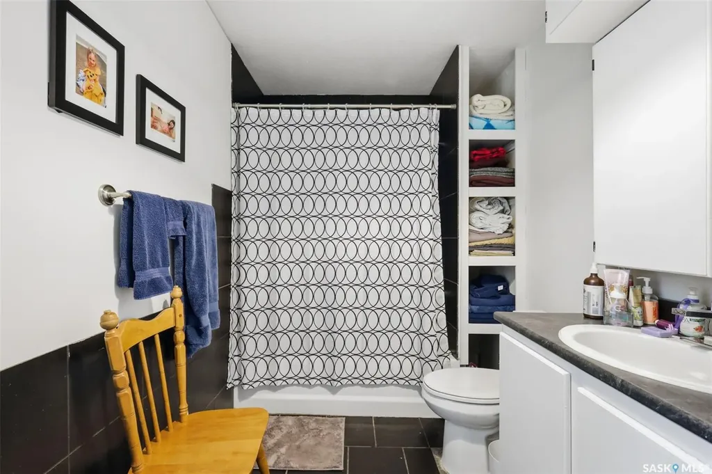 413 26th Street W Saskatoon SK S7L 0J1
