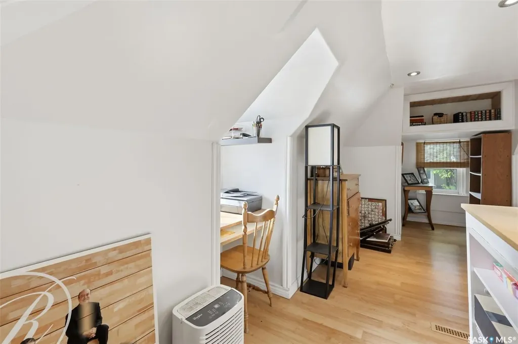 413 26th Street W Saskatoon SK S7L 0J1