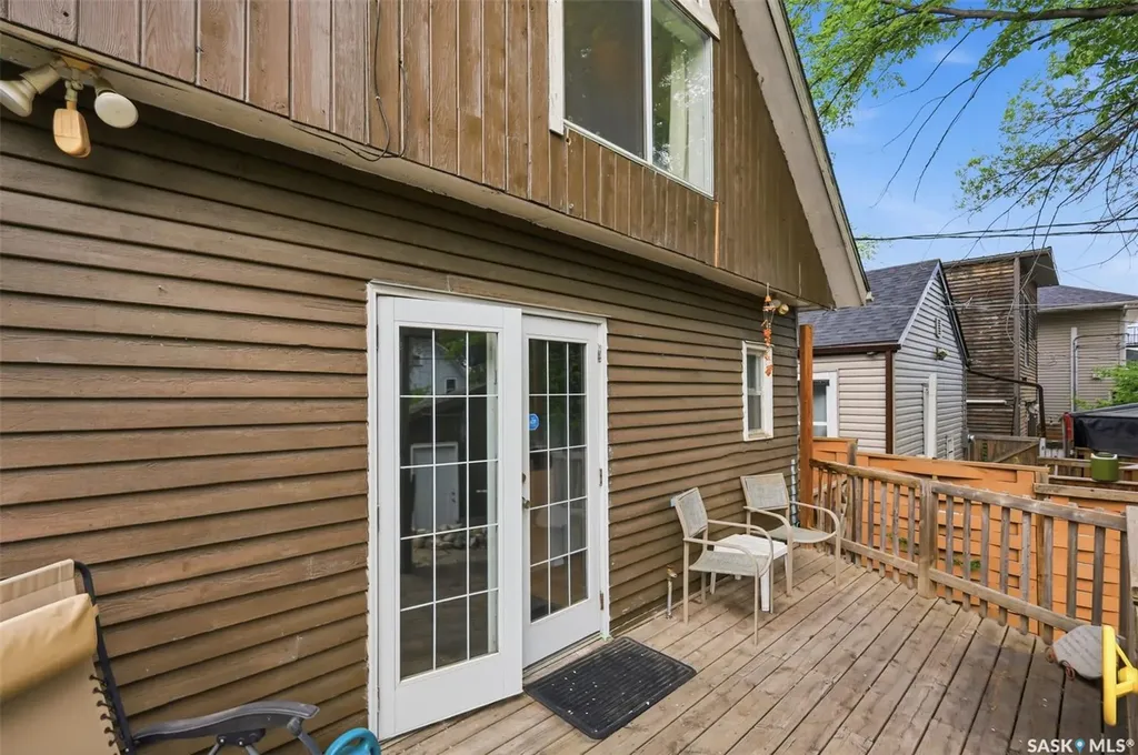 413 26th Street W Saskatoon SK S7L 0J1