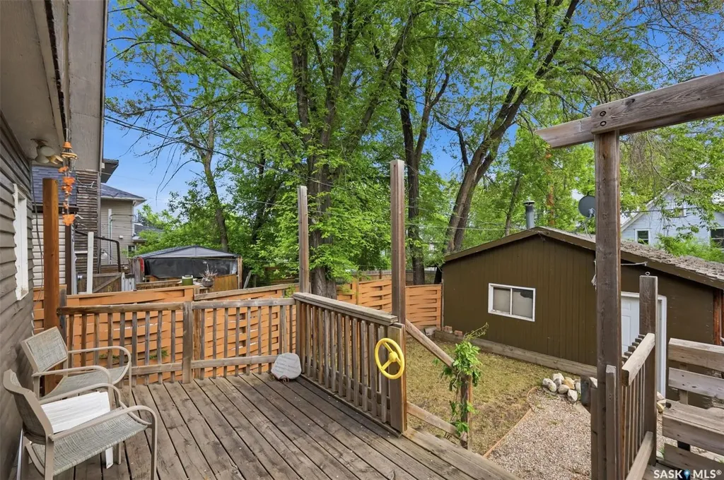 413 26th Street W Saskatoon SK S7L 0J1
