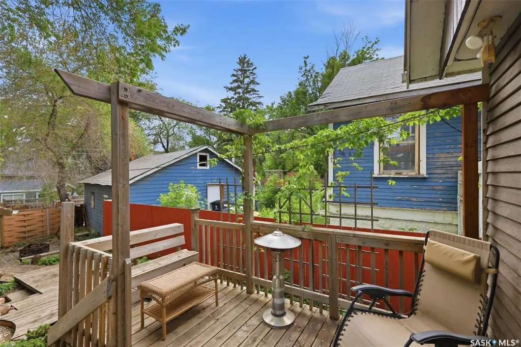 413 26th Street W Saskatoon SK S7L 0J1