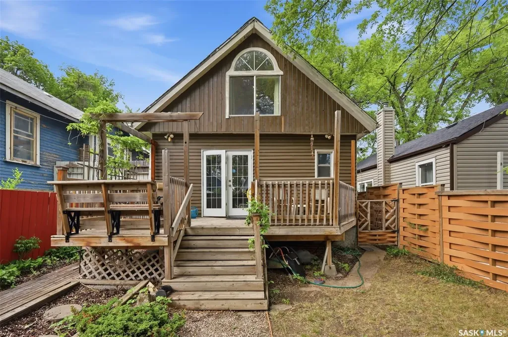 413 26th Street W Saskatoon SK S7L 0J1