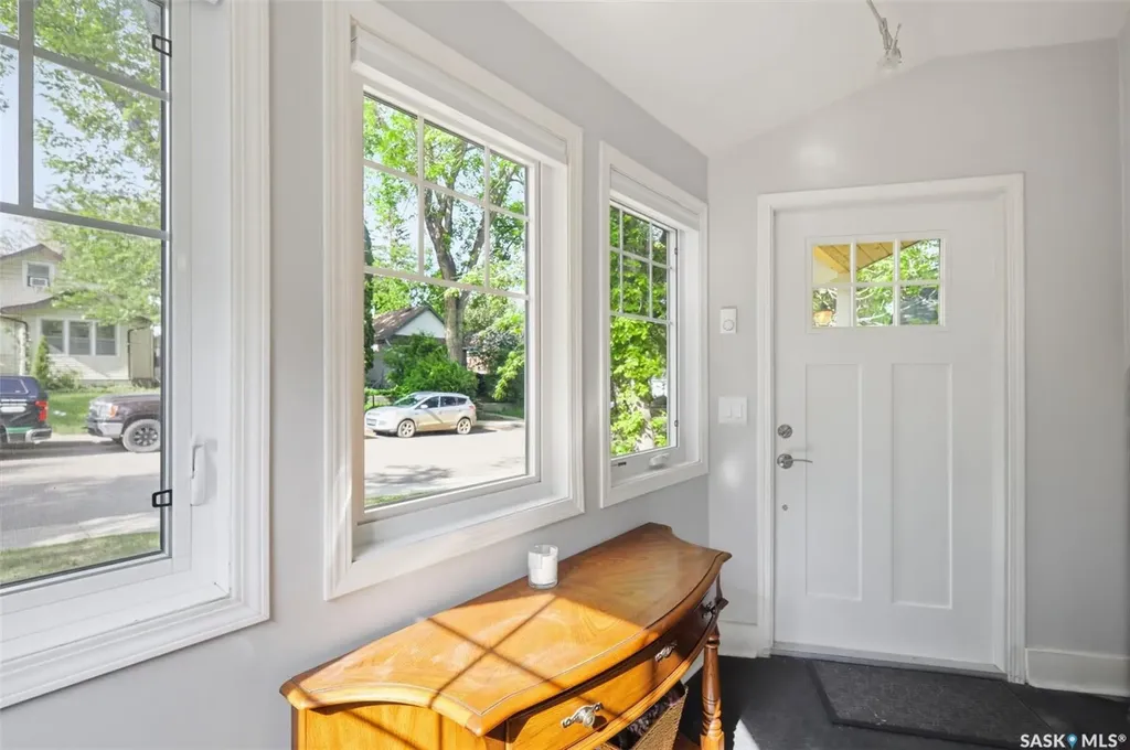 413 26th Street W Saskatoon SK S7L 0J1