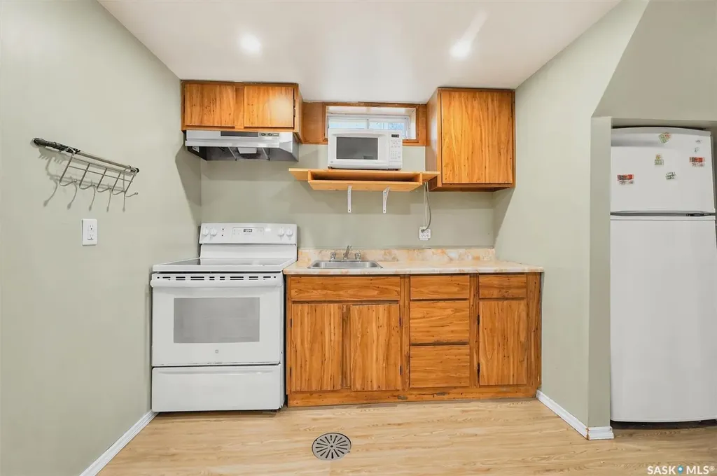 99 Lindsay Drive Saskatoon SK S7H 3E4