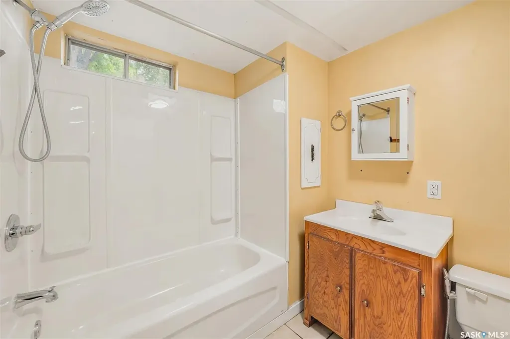 99 Lindsay Drive Saskatoon SK S7H 3E4