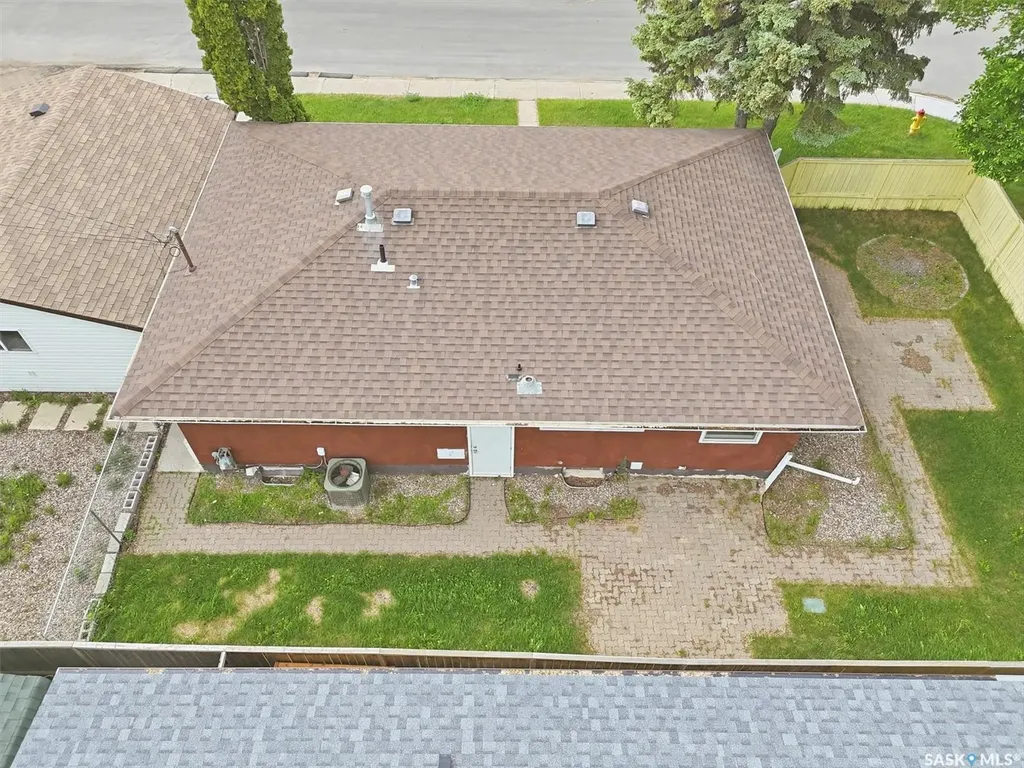99 Lindsay Drive Saskatoon SK S7H 3E4
