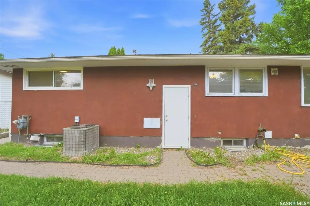 99 Lindsay Drive Saskatoon SK S7H 3E4