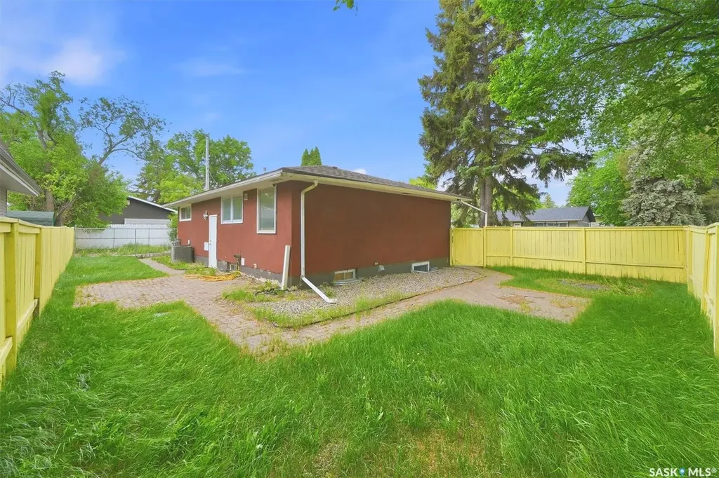 99 Lindsay Drive Saskatoon SK S7H 3E4