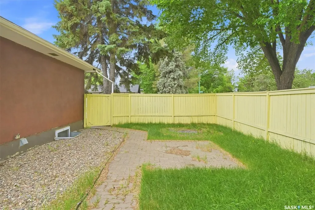 99 Lindsay Drive Saskatoon SK S7H 3E4