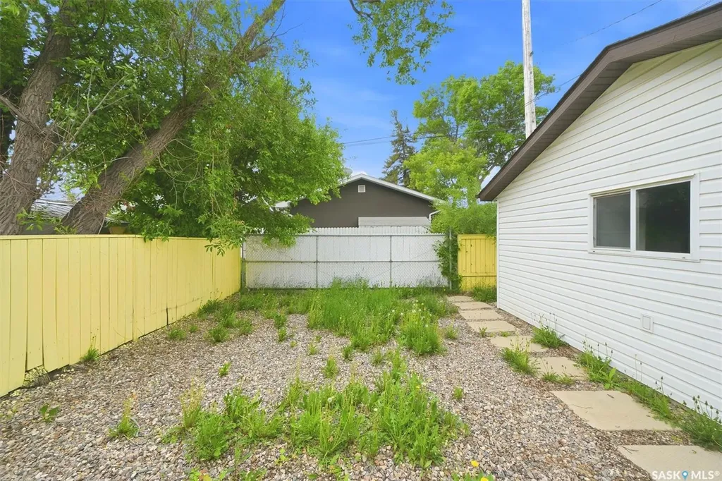 99 Lindsay Drive Saskatoon SK S7H 3E4