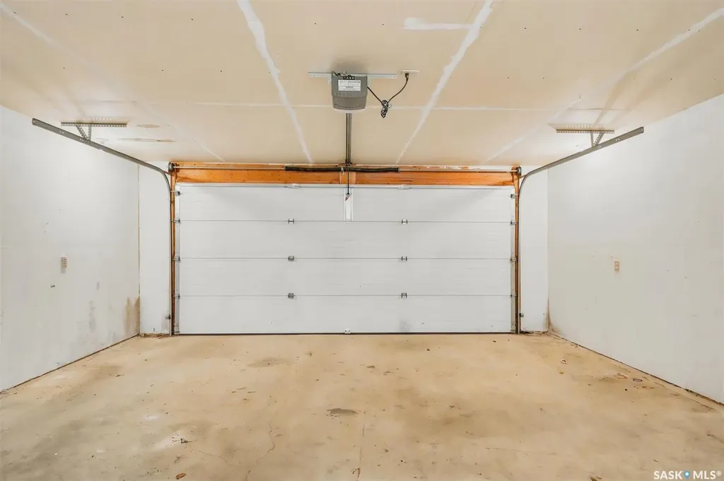 99 Lindsay Drive Saskatoon SK S7H 3E4