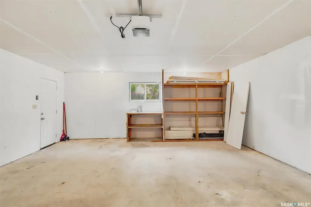 99 Lindsay Drive Saskatoon SK S7H 3E4