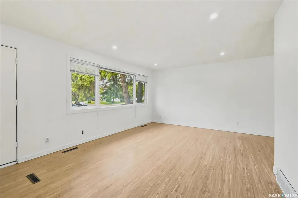 99 Lindsay Drive Saskatoon SK S7H 3E4