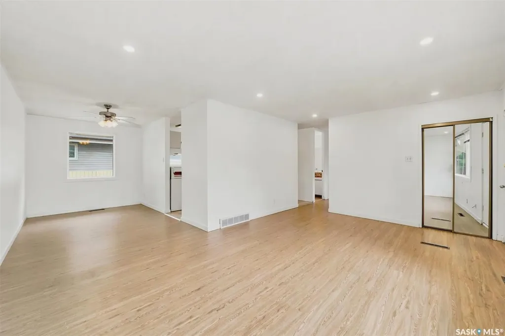 99 Lindsay Drive Saskatoon SK S7H 3E4