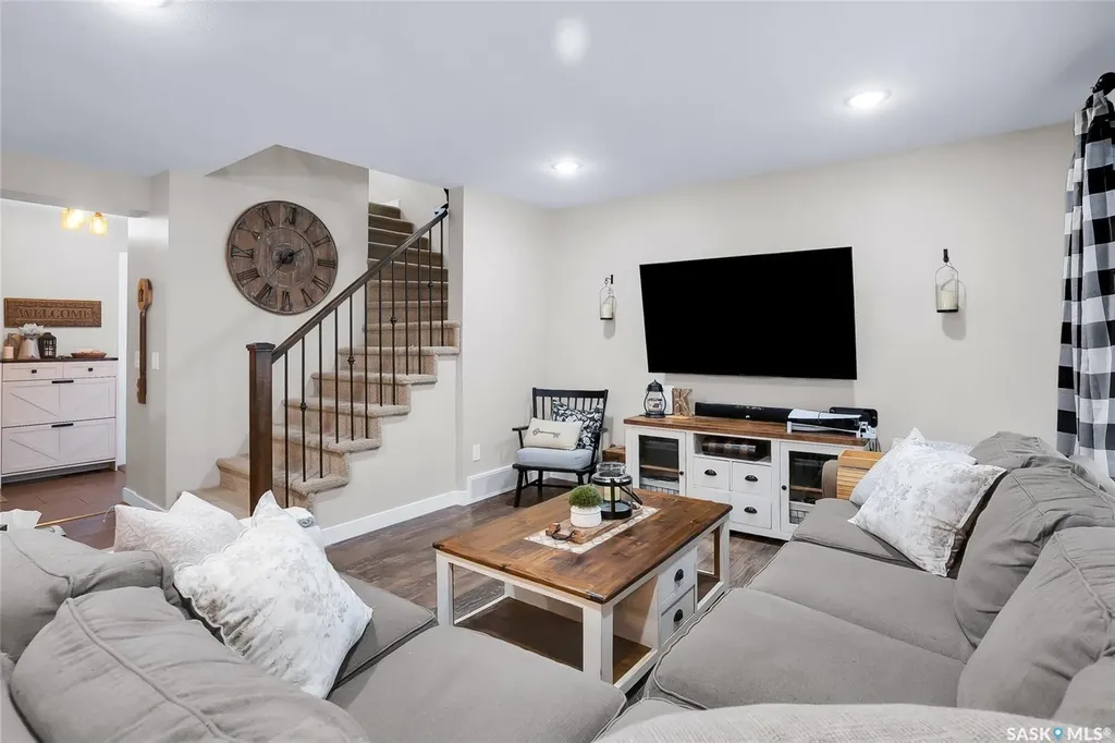 1057 Kolynchuk Crescent Saskatoon SK S7T 0X4