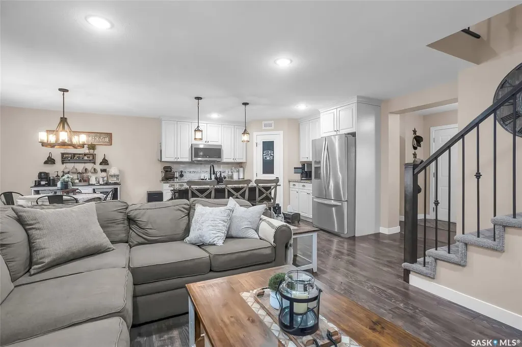 1057 Kolynchuk Crescent Saskatoon SK S7T 0X4