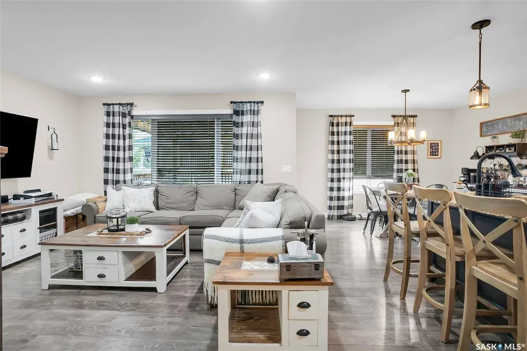 1057 Kolynchuk Crescent Saskatoon SK S7T 0X4