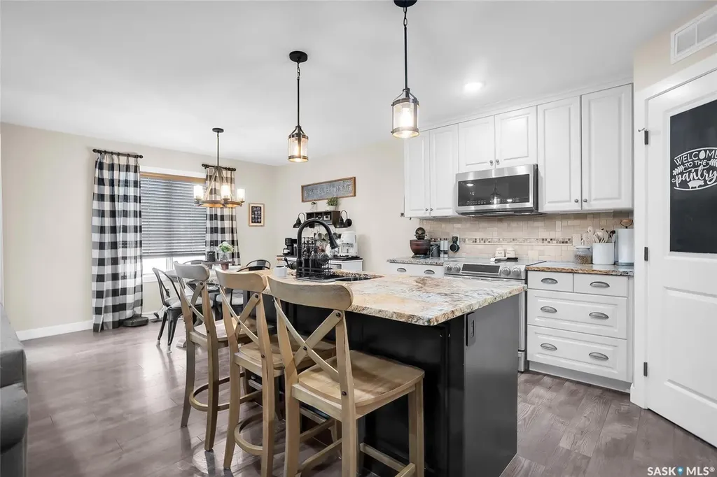 1057 Kolynchuk Crescent Saskatoon SK S7T 0X4