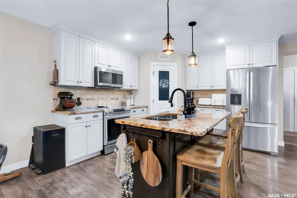 1057 Kolynchuk Crescent Saskatoon SK S7T 0X4