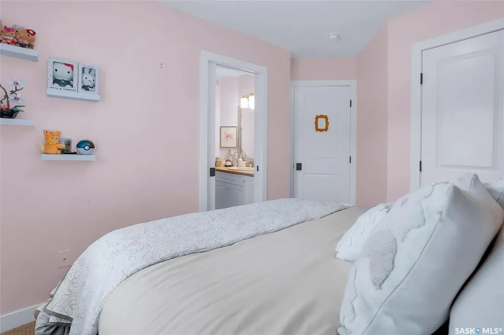 1057 Kolynchuk Crescent Saskatoon SK S7T 0X4