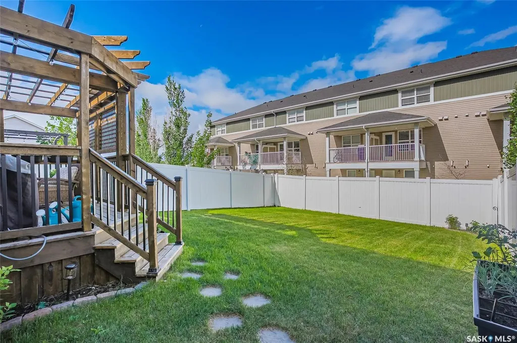 1057 Kolynchuk Crescent Saskatoon SK S7T 0X4