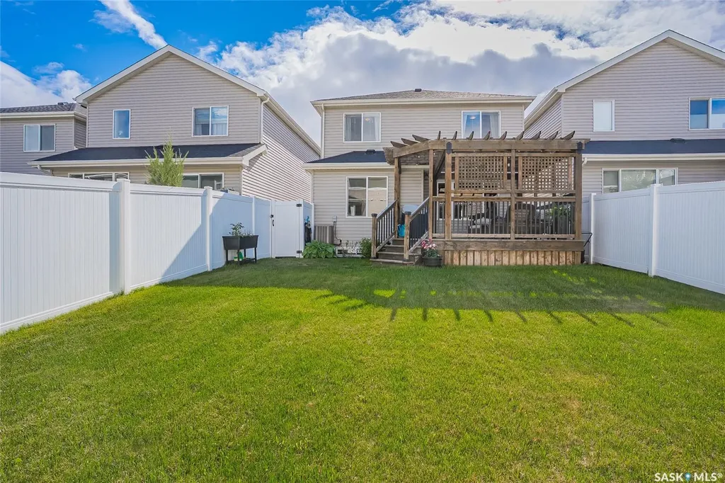 1057 Kolynchuk Crescent Saskatoon SK S7T 0X4