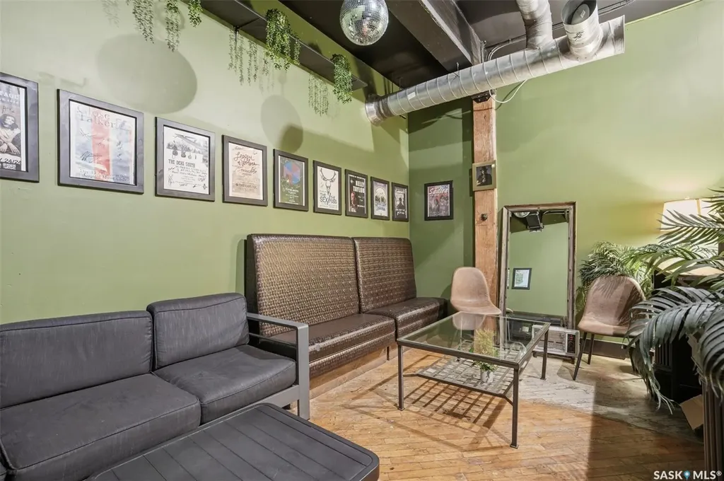 244 1st Avenue N Saskatoon SK S7K 1X1