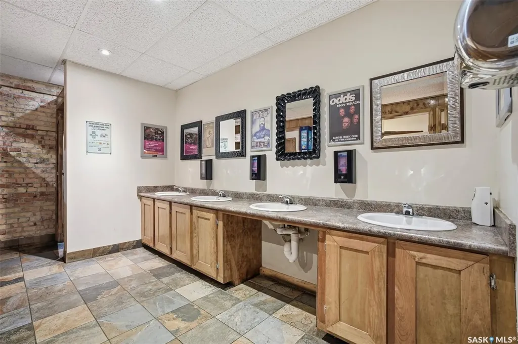 244 1st Avenue N Saskatoon SK S7K 1X1