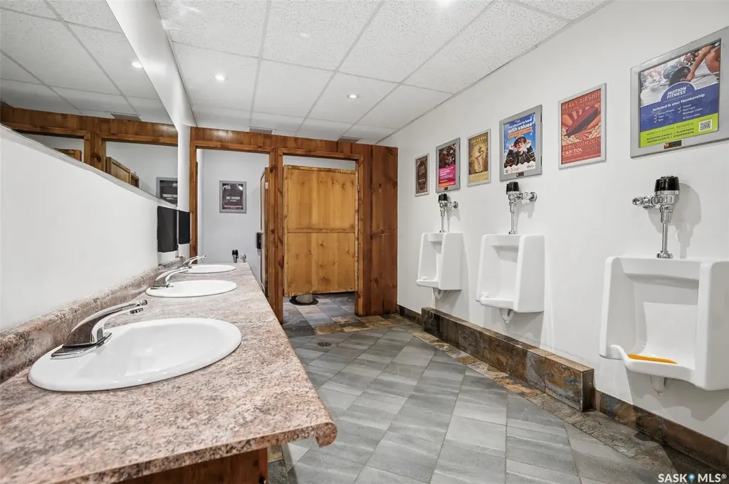 244 1st Avenue N Saskatoon SK S7K 1X1