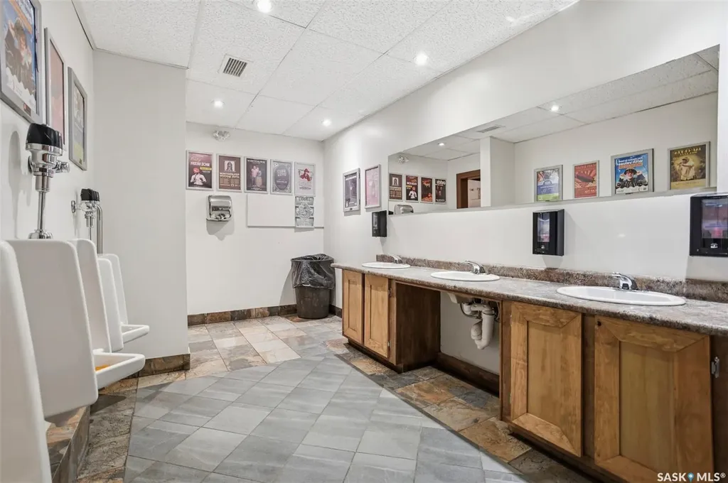 244 1st Avenue N Saskatoon SK S7K 1X1