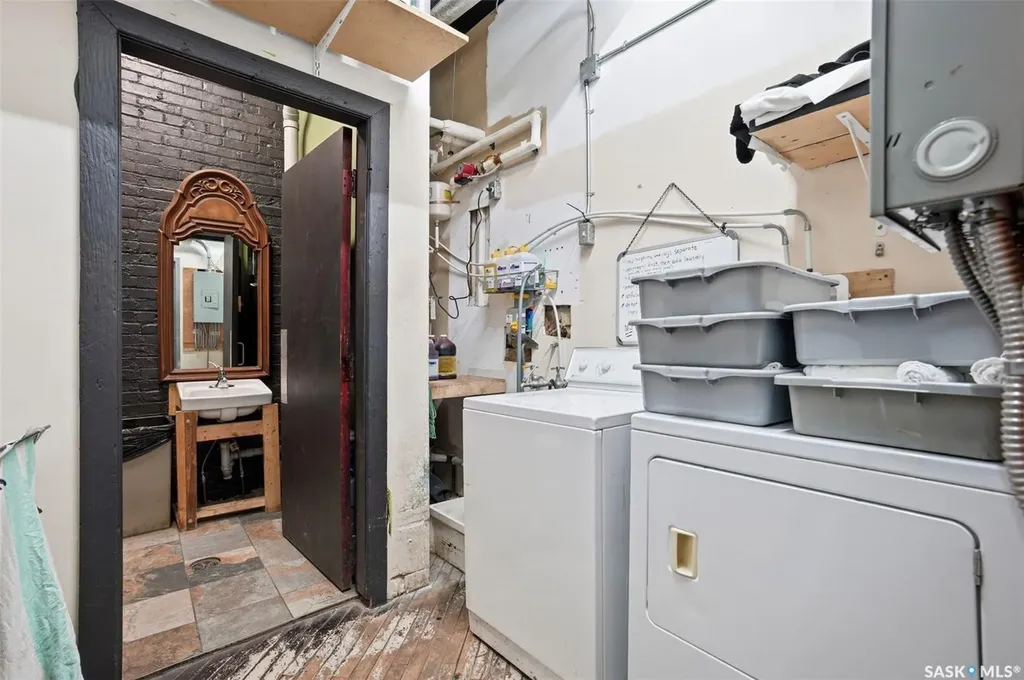 244 1st Avenue N Saskatoon SK S7K 1X1