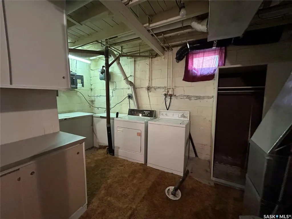 929 Brown Street Moose Jaw SK S6H 2Z1