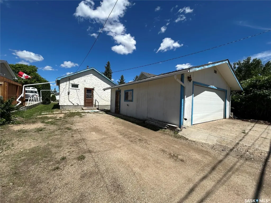 929 Brown Street Moose Jaw SK S6H 2Z1