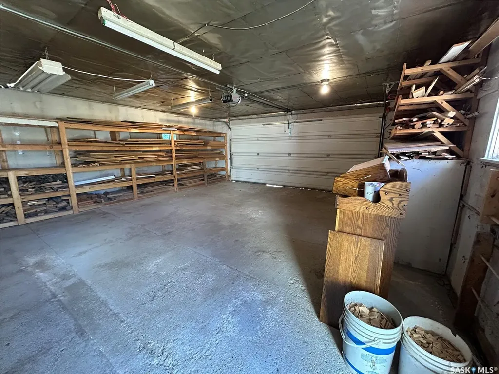 929 Brown Street Moose Jaw SK S6H 2Z1