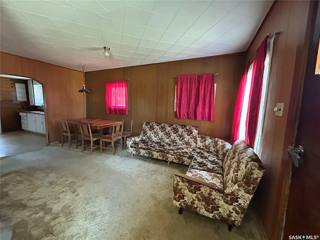 929 Brown Street Moose Jaw SK S6H 2Z1