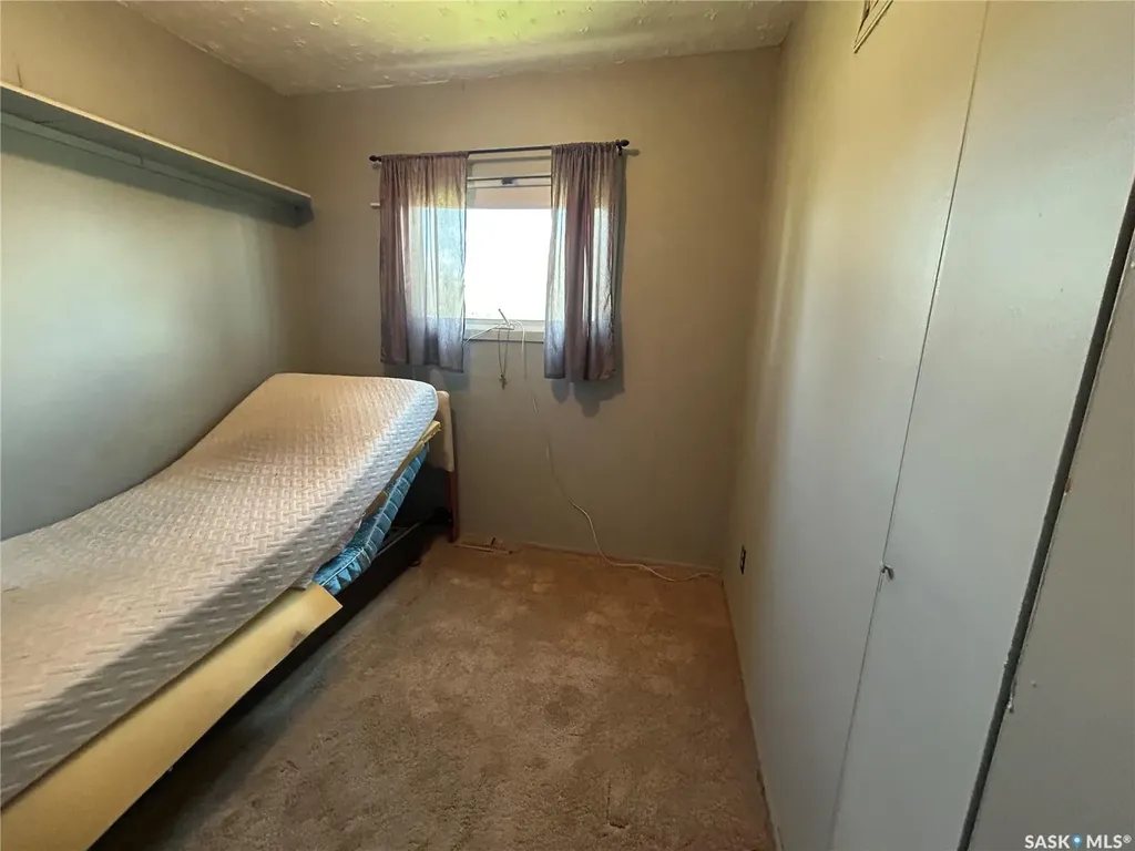 929 Brown Street Moose Jaw SK S6H 2Z1
