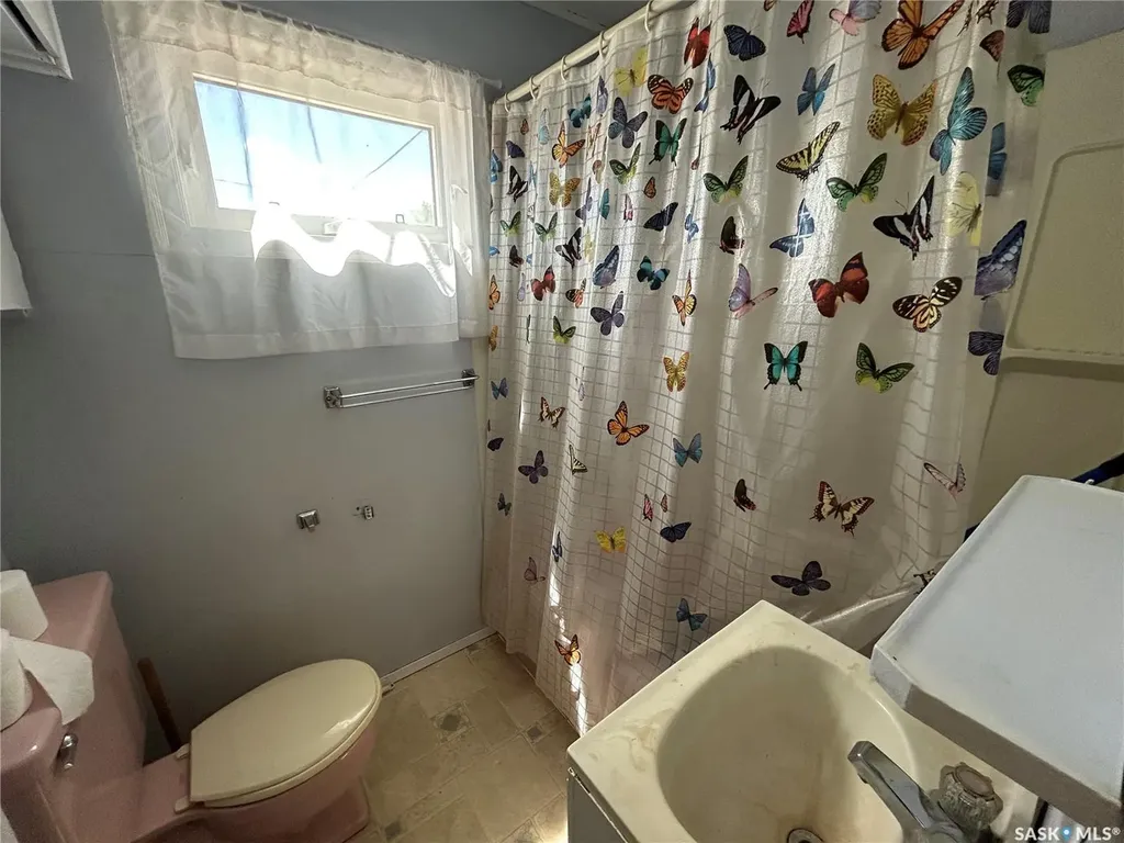 929 Brown Street Moose Jaw SK S6H 2Z1