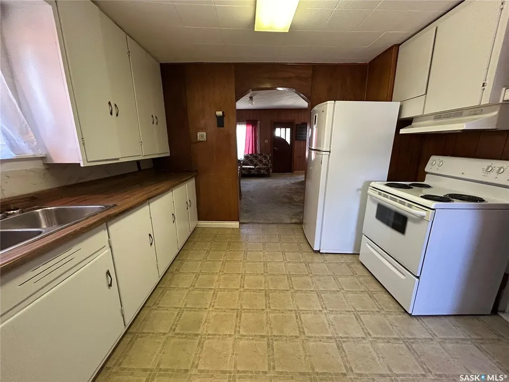 929 Brown Street Moose Jaw SK S6H 2Z1