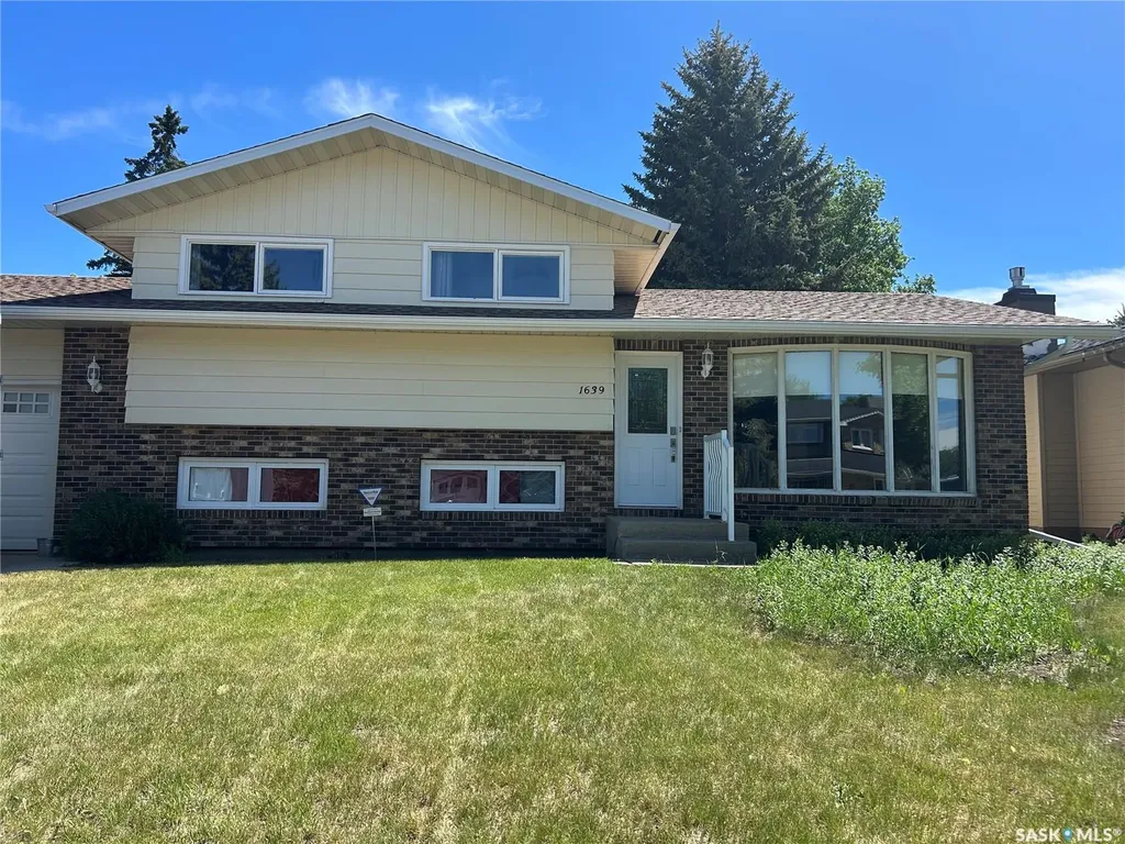 1639 11th Avenue NW Moose Jaw SK S6H 6M5