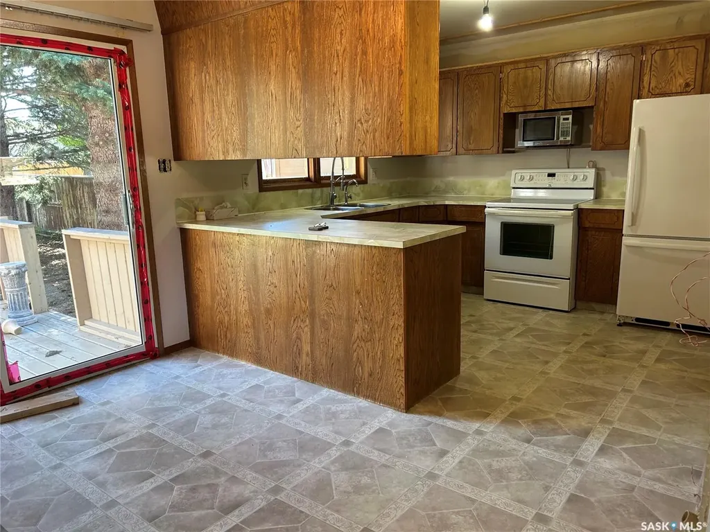 1639 11th Avenue NW Moose Jaw SK S6H 6M5